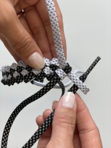 DIY-Idee: Anleitung Armband aus Schnürsenkeln knüpfen, Schritt 9