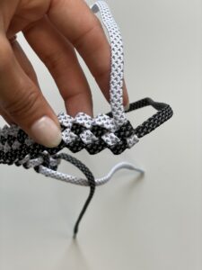 DIY-Idee: Anleitung Armband aus Schnürsenkeln knüpfen, Schritt 10