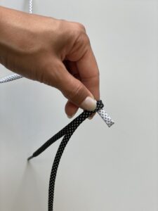 DIY-Idee: Anleitung Armband aus Schnürsenkeln knüpfen, Schritt 2