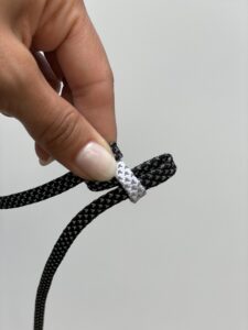 DIY-Idee: Anleitung Armband aus Schnürsenkeln knüpfen, Schritt 4