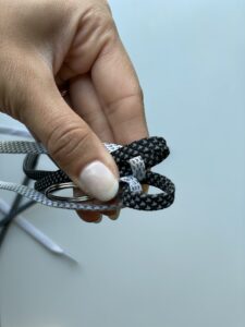 DIY-Idee: Anhänger Scoubidou mit Schnürsenkeln knüpfen, Schritt 5
