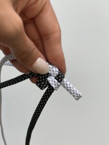 DIY-Idee: Anleitung Armband aus Schnürsenkeln knüpfen, Schritt 7