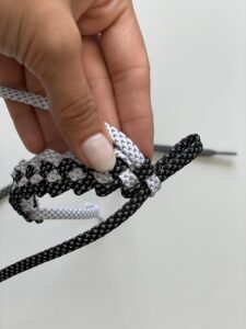 DIY-Idee: Anleitung Armband aus Schnürsenkeln knüpfen, Schritt 8